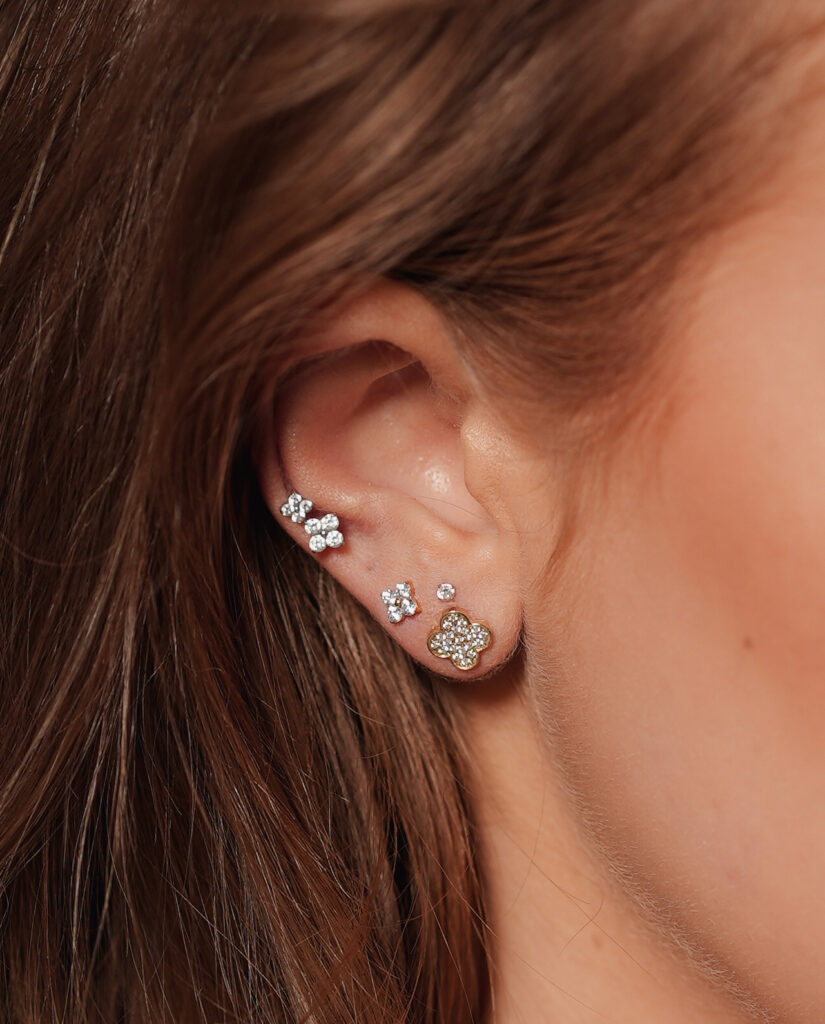 Clover Oorbellen & Piercings Close Up #3